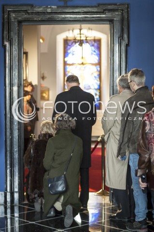  02.11.2013 WARSZAWA OSTATNIE POZEGNANIE PREMIERA TADEUSZA MAZOWIECKIEGO N/Z OBYWATELE ODDAJA HOLD  