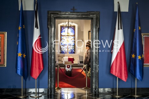  02.11.2013 WARSZAWA OSTATNIE POZEGNANIE PREMIERA TADEUSZA MAZOWIECKIEGO N/Z TRUMNA  