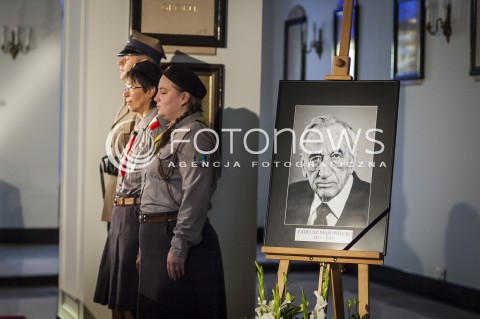  02.11.2013 WARSZAWA OSTATNIE POZEGNANIE PREMIERA TADEUSZA MAZOWIECKIEGO N/Z PORTRET TADEUSZA MAZOWIECKIEGO  