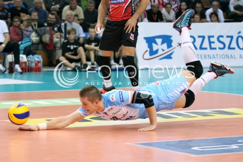  02.11.2013 RZESZOW <br />SIATKOWKA PLUS LIGA 2013/2014 MEN VOLLEYBALL POLAND POLISH PLUSLIGA LEAGUE SEASON 2013/2014 <br />MECZ ASSECO RESOVIA RZESZOW - TRANSFER BYDGOSZCZ<br />N/Z TOMASZ BONISLAWSKI SYLWETKA <br /> 