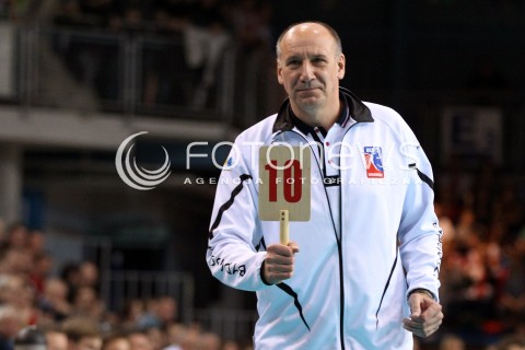  02.11.2013 RZESZOW <br />SIATKOWKA PLUS LIGA 2013/2014 MEN VOLLEYBALL POLAND POLISH PLUSLIGA LEAGUE SEASON 2013/2014 <br />MECZ ASSECO RESOVIA RZESZOW - TRANSFER BYDGOSZCZ<br />N/Z MARIAN KARDAS TRENER SYLWETKA <br /> 