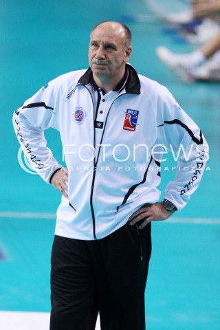  02.11.2013 RZESZOW <br />SIATKOWKA PLUS LIGA 2013/2014 MEN VOLLEYBALL POLAND POLISH PLUSLIGA LEAGUE SEASON 2013/2014 <br />MECZ ASSECO RESOVIA RZESZOW - TRANSFER BYDGOSZCZ<br />N/Z MARIAN KARDAS TRENER SYLWETKA<br /> 