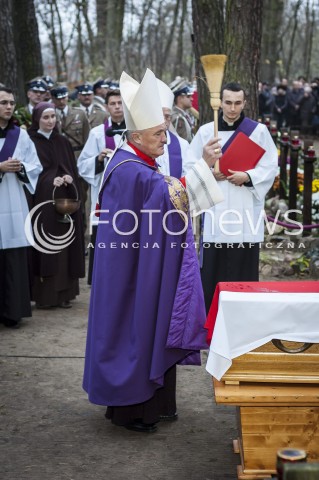  03.11.2013 WARSZAWA UROCZYSTOSC POGRZEBOWA PREMIERA TADEUSZA MAZOWIECKIEGO N/Z KARDYNAL KAZIMIERZ NYCZ  
