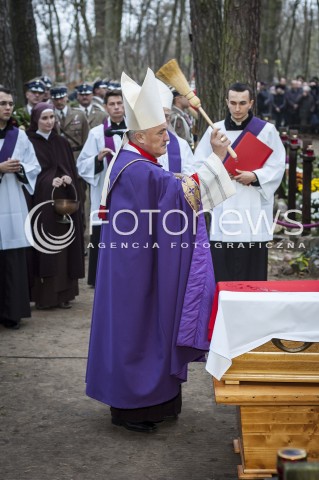  03.11.2013 WARSZAWA UROCZYSTOSC POGRZEBOWA PREMIERA TADEUSZA MAZOWIECKIEGO N/Z KARDYNAL KAZIMIERZ NYCZ  
