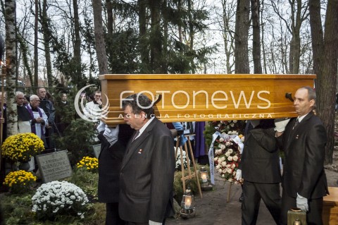  03.11.2013 WARSZAWA UROCZYSTOSC POGRZEBOWA PREMIERA TADEUSZA MAZOWIECKIEGO N/Z TRUMNA Z CIALEM PREMIERA TADEUSZA MAZOWIECKIEGO  