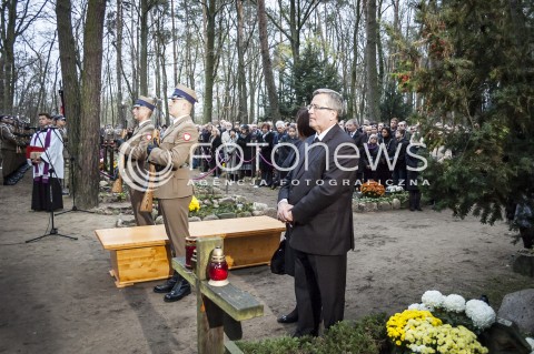  03.11.2013 WARSZAWA UROCZYSTOSC POGRZEBOWA PREMIERA TADEUSZA MAZOWIECKIEGO N/Z PARA PREZYDENCKA PREZYDENT RP BRONISLAW KOMOROWSKI  