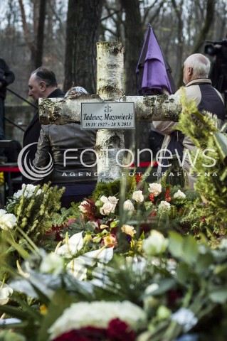  03.11.2013 WARSZAWA UROCZYSTOSC POGRZEBOWA PREMIERA TADEUSZA MAZOWIECKIEGO N/Z GROB TADEUSZA MAZOWIECKIEGO  