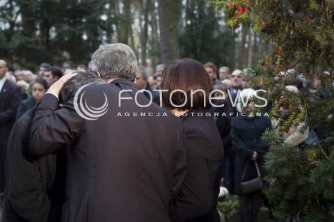  03.11.2013 WARSZAWA UROCZYSTOSC POGRZEBOWA PREMIERA TADEUSZA MAZOWIECKIEGO N/Z PARA PREZYDENCKA MICHAL MAZOWIECKI SYN TADEUSZA MAZOWIECKIEGO  