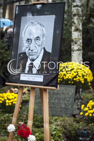  03.11.2013 WARSZAWA UROCZYSTOSC POGRZEBOWA PREMIERA TADEUSZA MAZOWIECKIEGO N/Z PORTRET TADEUSZA MAZOWIECKIEGO  