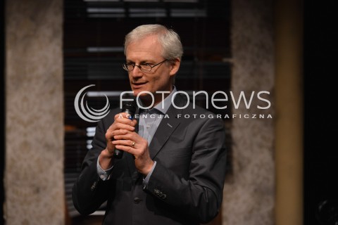  06.11.2013 WARSZAWA <br />SPEKTAKL SLONECZNI CHLOPCY W TEATRZE 6 PIETRO<br />N/Z EUGENIUSZ KORINA 