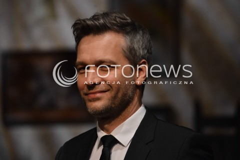  06.11.2013 WARSZAWA <br />SPEKTAKL SLONECZNI CHLOPCY W TEATRZE 6 PIETRO<br />N/Z MICHAL ZEBROWSKI<br /> 