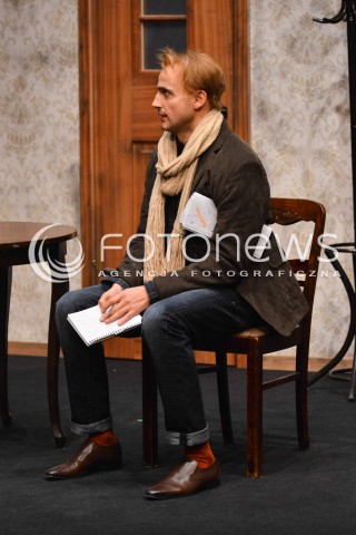  06.11.2013 WARSZAWA <br />SPEKTAKL SLONECZNI CHLOPCY W TEATRZE 6 PIETRO<br />N/Z ROBERT KOSZUCKI<br /> 