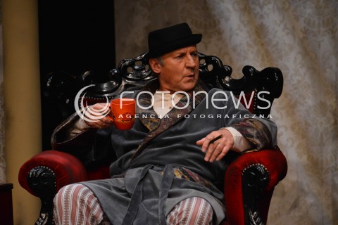  06.11.2013 WARSZAWA <br />SPEKTAKL SLONECZNI CHLOPCY W TEATRZE 6 PIETRO<br />N/Z PIOTR FRONCZEWSKI 