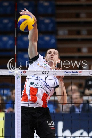  06.11.2013 RZESZOW POLAND <br />SIATKOWKA LIGA MISTRZOW MEN CEV VOLLEYBALL CHAMPIONS LEAGUE 2013 MATCH<br />ASSECO RESOVIA -  JIHOSTROJ CESKE BUDEJOVICE<br />N/Z DAWID KONARSKI ATAK SYLWETKA <br /> 