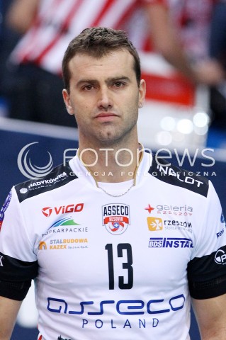  06.11.2013 RZESZOW POLAND <br />SIATKOWKA LIGA MISTRZOW MEN CEV VOLLEYBALL CHAMPIONS LEAGUE 2013 MATCH<br />ASSECO RESOVIA -  JIHOSTROJ CESKE BUDEJOVICE<br />N/Z PETER VERES GLOWKA PORTRET SYLWETKA<br /> 