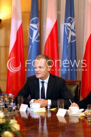  7.11.2013 WARSZAWA SPOTKANIE PREMIERA DONALDA TUSKA Z SEKRETARZEM GENERALNYM NATO ANDERSEM FOGHIEM RASMUSSENEM N/Z PREMIER DONALD TUSK ANDERS FOGH RASMUSSEN  