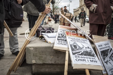  9.11.2013 WARSZAWA MANIFESTACJA ANTYFASZTOWSTOW RAZEM PRZECIWKO NACJONALIZMOWI W ROCZNICE NOCY KRYSZTALOWEJ N/Z MARSZ TRANSPARENTY  