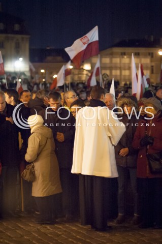  10.11.2013 WARSZAWA MARSZ PAMIECI PRAWA I SPRAWIEDLIWOSCI W RAMACH UCZCZENIA OFIAR KATASTROFY SMOLENSKIEJ ORAZ SWIETA NIEPODLEGLOSCI N/Z MSZA KOMUNIA SWIETA  