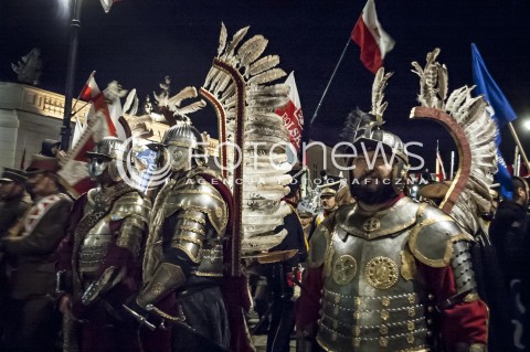  10.11.2013 WARSZAWA MARSZ PAMIECI PRAWA I SPRAWIEDLIWOSCI W RAMACH UCZCZENIA OFIAR KATASTROFY SMOLENSKIEJ ORAZ SWIETA NIEPODLEGLOSCI N/Z MARSZ UCZESTNICY HUSARIA  