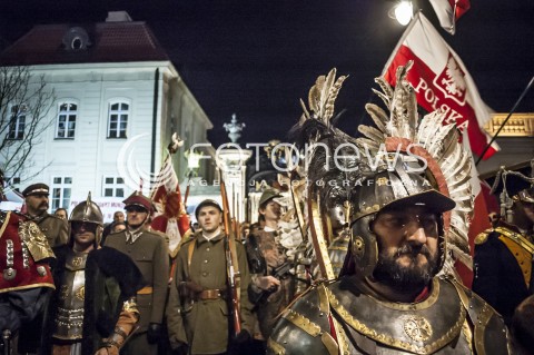  10.11.2013 WARSZAWA MARSZ PAMIECI PRAWA I SPRAWIEDLIWOSCI W RAMACH UCZCZENIA OFIAR KATASTROFY SMOLENSKIEJ ORAZ SWIETA NIEPODLEGLOSCI N/Z MARSZ UCZESTNICY HUSARIA  