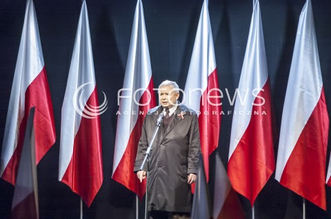  10.11.2013 WARSZAWA MARSZ PAMIECI PRAWA I SPRAWIEDLIWOSCI W RAMACH UCZCZENIA OFIAR KATASTROFY SMOLENSKIEJ ORAZ SWIETA NIEPODLEGLOSCI N/Z MARSZ UCZESTNICY PREZES PIS JAROSLAW KACZYNSKI  