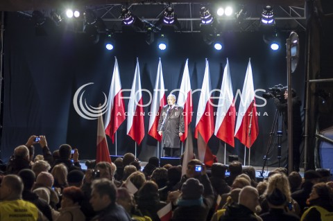  10.11.2013 WARSZAWA MARSZ PAMIECI PRAWA I SPRAWIEDLIWOSCI W RAMACH UCZCZENIA OFIAR KATASTROFY SMOLENSKIEJ ORAZ SWIETA NIEPODLEGLOSCI N/Z MARSZ UCZESTNICY PREZES PIS JAROSLAW KACZYNSKI  