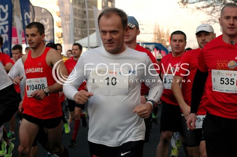  11.11.2013 WARSZAWA BIEG NIEPODLEGLOSCI Z UDZIALEM PREMIERA DONALDA TUSKA N/Z PREMIER DONALD TUSK  