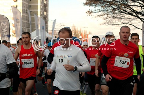  11.11.2013 WARSZAWA BIEG NIEPODLEGLOSCI Z UDZIALEM PREMIERA DONALDA TUSKA N/Z PREMIER DONALD TUSK  