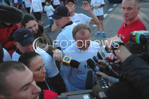  11.11.2013 WARSZAWA BIEG NIEPODLEGLOSCI Z UDZIALEM PREMIERA DONALDA TUSKA N/Z PREMIER DONALD TUSK  