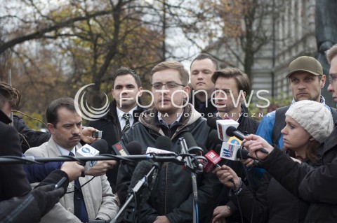 12.11.2013 WARSZAWA KONFERENCJA PRASOWA STOWARZYSZENIA MARSZ NIEPODLEGLOSCI PO MARSZU NIEPODLEGLOSCI 2013 N/Z ROBERT WINNICKI  
