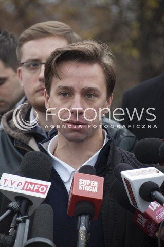  12.11.2013 WARSZAWA KONFERENCJA PRASOWA STOWARZYSZENIA MARSZ NIEPODLEGLOSCI PO MARSZU NIEPODLEGLOSCI 2013 N/Z KRZYSZTOF BOSAK  