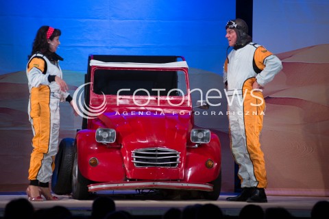  14.11.2013 WARSZAWA <br />SPEKTAKL MALZENSKI RAJD DAKAR W TEATRZE PALLADIUM<br />N/Z KATARZYNA PAKOSINKA MIROSLAW ZBROJEWICZ<br /> 