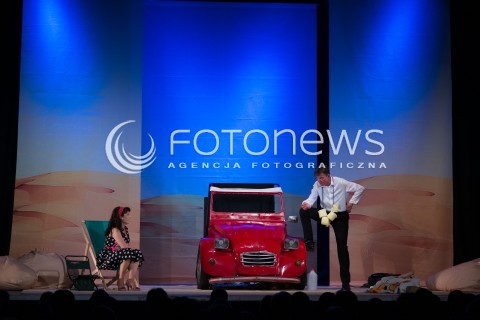  14.11.2013 WARSZAWA <br />SPEKTAKL MALZENSKI RAJD DAKAR W TEATRZE PALLADIUM<br />N/Z KATARZYNA PAKOSINKA MIROSLAW ZBROJEWICZ<br /> 