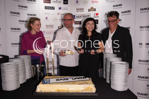  14.11.2013 WARSZAWA <br />SPEKTAKL MALZENSKI RAJD DAKAR W TEATRZE PALLADIUM<br />N/Z PIOTR DABROWSKI KATARZYNA PAKOSINKA MIROSLAW ZBROJEWICZ<br /> 