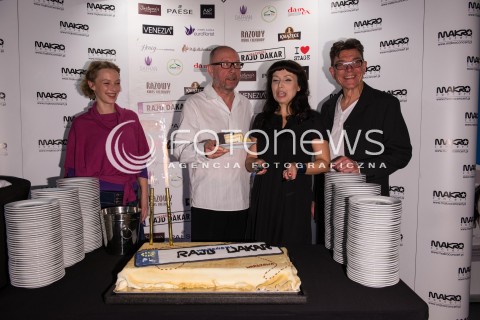  14.11.2013 WARSZAWA <br />SPEKTAKL MALZENSKI RAJD DAKAR W TEATRZE PALLADIUM<br />N/Z PIOTR DABROWSKI KATARZYNA PAKOSINKA MIROSLAW ZBROJEWICZ<br /> 