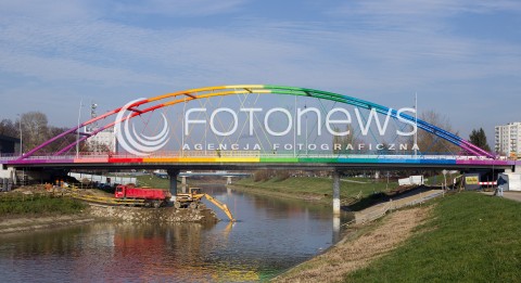  15.11.2013 RZESZOW<br />
DOBIEGA KONCA BUDOWA TECZOWEGO MOSTU NARUTOWICZA W RZESZOWIE<br />
N/Z TECZOWY MOST<br />
 