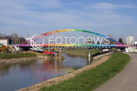  15.11.2013 RZESZOW<br />
DOBIEGA KONCA BUDOWA TECZOWEGO MOSTU NARUTOWICZA W RZESZOWIE<br />
N/Z TECZOWY MOST<br />
 