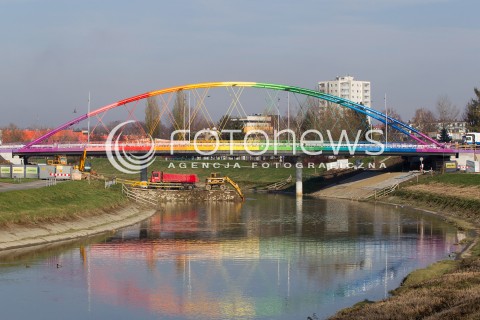  15.11.2013 RZESZOW<br />
DOBIEGA KONCA BUDOWA TECZOWEGO MOSTU NARUTOWICZA W RZESZOWIE<br />
N/Z TECZOWY MOST<br />
 