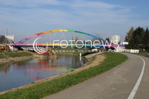  15.11.2013 RZESZOW<br />
DOBIEGA KONCA BUDOWA TECZOWEGO MOSTU NARUTOWICZA W RZESZOWIE<br />
N/Z TECZOWY MOST<br />
 