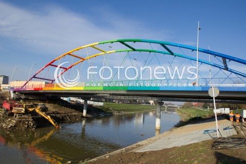  15.11.2013 RZESZOW<br />
DOBIEGA KONCA BUDOWA TECZOWEGO MOSTU NARUTOWICZA W RZESZOWIE<br />
N/Z TECZOWY MOST<br />
 