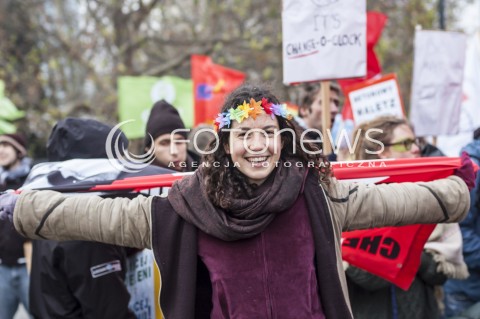  15.11.2013 WARSZAWA MIEDZYNARODOWY MARSZ DLA KLIMATU I SPRAWIEDLIWOSCI SPOLECZNEJ PODCZAS 19 SZCZYTU KLIMATYCZNEGO W WARSZAWIE N/Z UCZESTNICY  