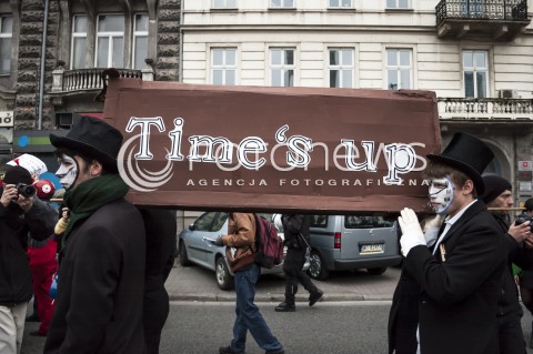  15.11.2013 WARSZAWA MIEDZYNARODOWY MARSZ DLA KLIMATU I SPRAWIEDLIWOSCI SPOLECZNEJ PODCZAS 19 SZCZYTU KLIMATYCZNEGO W WARSZAWIE N/Z UCZESTNICY TRANSPARENT  