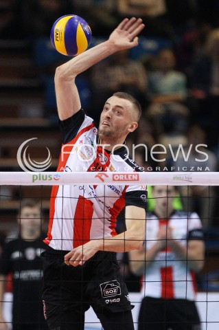  16.11.2013 RZESZOW <br />SIATKOWKA PLUS LIGA 2013/2014 MEN VOLLEYBALL POLAND POLISH PLUSLIGA LEAGUE SEASON 2013/2014 <br />MECZ ASSECO RESOVIA RZESZOW - AZS POLITECHNIKA WARSZAWSKA <br />N/Z LUKASZ PERLOWSKI SYLWETKA<br /> 