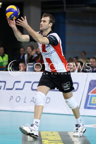  16.11.2013 RZESZOW <br />SIATKOWKA PLUS LIGA 2013/2014 MEN VOLLEYBALL POLAND POLISH PLUSLIGA LEAGUE SEASON 2013/2014 <br />MECZ ASSECO RESOVIA RZESZOW - AZS POLITECHNIKA WARSZAWSKA <br />N/Z PETER VERES SYLWETKA<br /> 