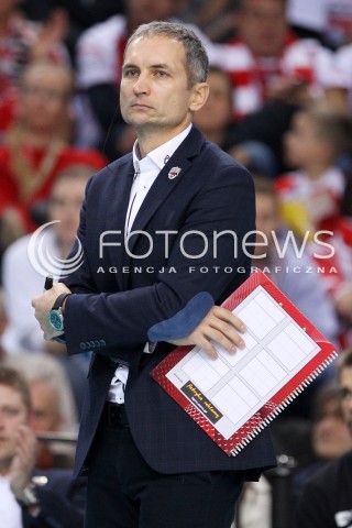  16.11.2013 RZESZOW <br />SIATKOWKA PLUS LIGA 2013/2014 MEN VOLLEYBALL POLAND POLISH PLUSLIGA LEAGUE SEASON 2013/2014 <br />MECZ ASSECO RESOVIA RZESZOW - AZS POLITECHNIKA WARSZAWSKA <br />N/Z ANDRZEJ KOWAL ( TRENER ) SYLWETKA<br /> 