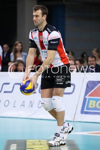  16.11.2013 RZESZOW <br />SIATKOWKA PLUS LIGA 2013/2014 MEN VOLLEYBALL POLAND POLISH PLUSLIGA LEAGUE SEASON 2013/2014 <br />MECZ ASSECO RESOVIA RZESZOW - AZS POLITECHNIKA WARSZAWSKA <br />N/Z PETER VERES SYLWETKA<br /> 