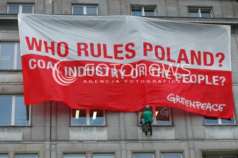  18.11.2013 WARSZAWA PROTEST GREENPEACE POD MINISTERSTWEM GOSPODARKI N/Z TRANSPARENT  