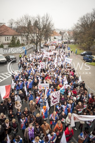  23.11.2013 WARSZAWA OGOLNOPOLSKI STRAJK NAUCZYCIELI N/Z STRAJKUJACY NAUCZYCIELE  