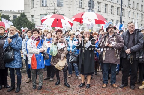  23.11.2013 WARSZAWA OGOLNOPOLSKI STRAJK NAUCZYCIELI N/Z STRAJKUJACY NAUCZYCIELE  