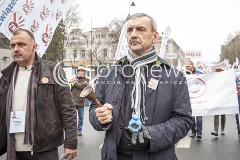  23.11.2013 WARSZAWA OGOLNOPOLSKI STRAJK NAUCZYCIELI N/Z PREZES ZWIAZKU NAUCZYCIELSTWA POLSKIEGO SLAWOMIR BRONIARZ  